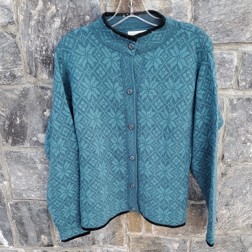 Alpaca Imports Hand Made Snowflake Patterned Button-Up Cardigan Medium - Picture 2 of 12
